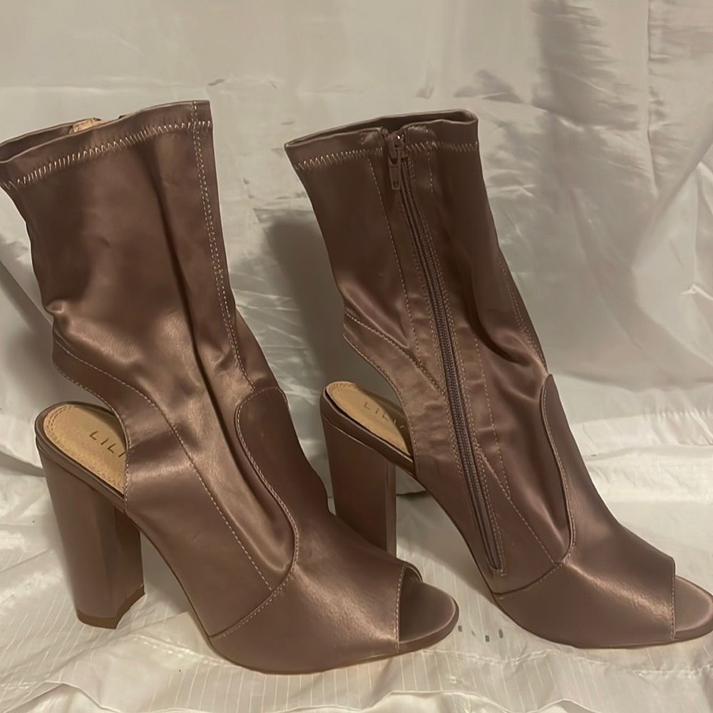 Sz 10 Liliana Plum Satin Booties